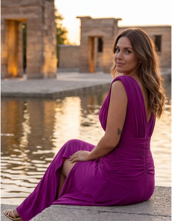 Vestido largo en color buganvilla con drapeado para invitada 2