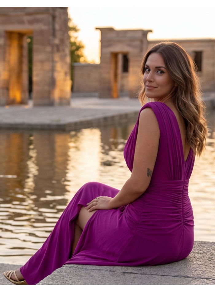 Robe longue drapée de couleur bougainvillier...