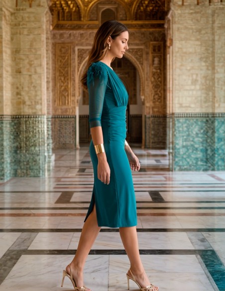 Un vestido diseñado para mujeres que buscan estilo, tendencia y un patrón extremadamente favorecedor.