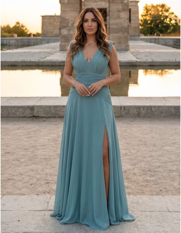 Vestido largo turquesa empolvado con escote en pico