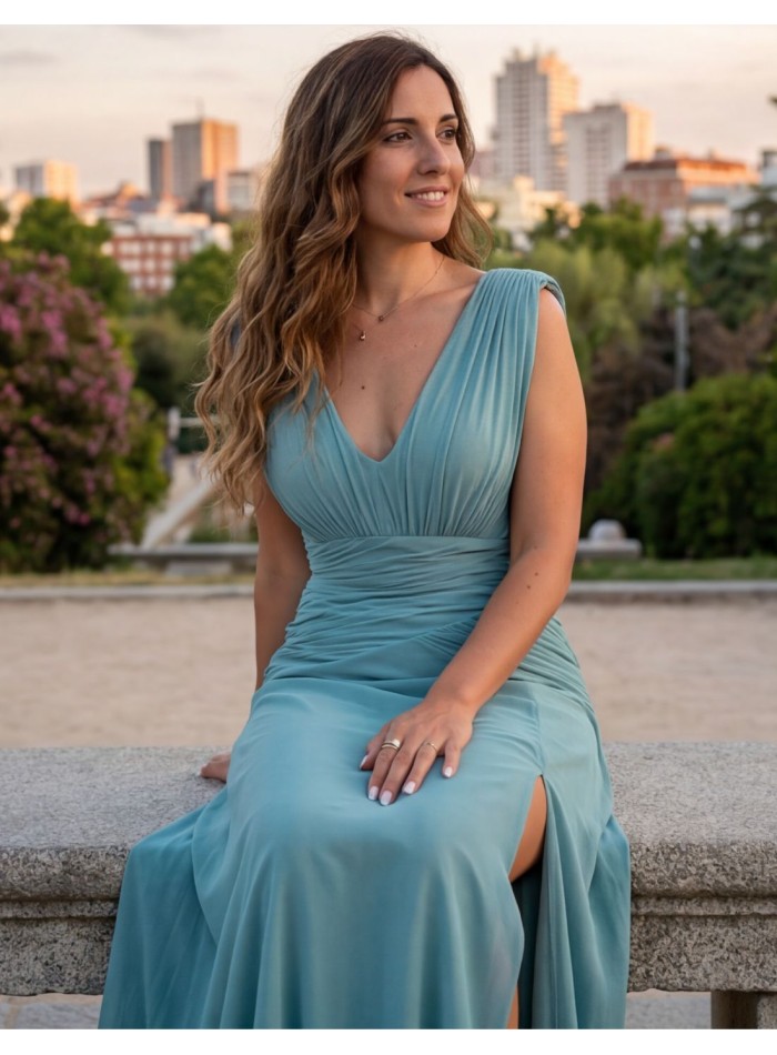 Longue robe turquoise poudrée avec décolleté en V