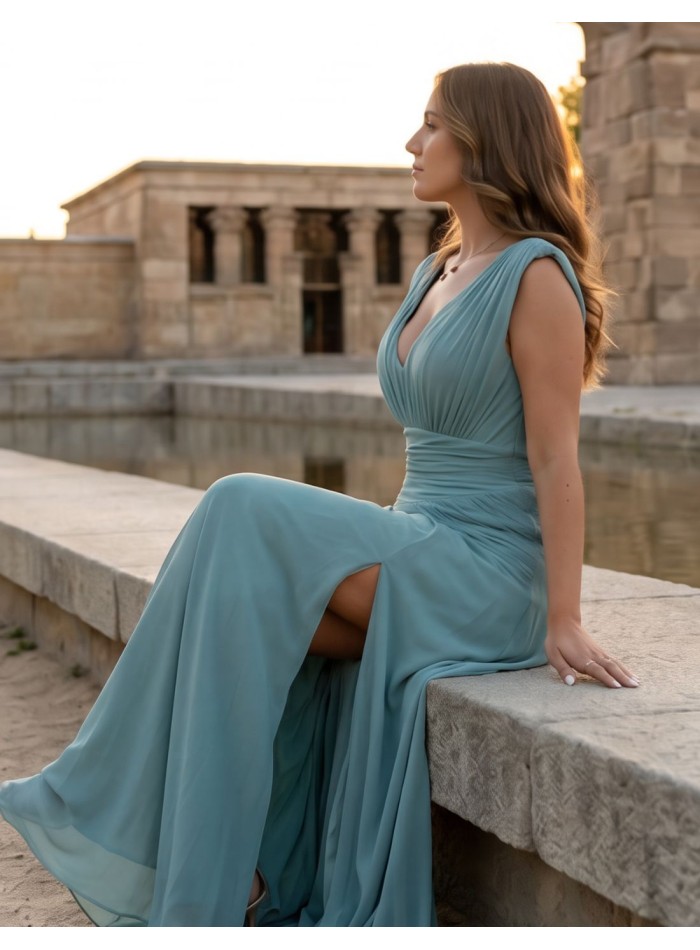 Vestido largo turquesa empolvado con escote en...