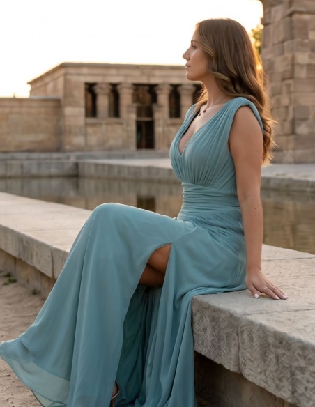 Longue robe turquoise poudrée avec décolleté en V