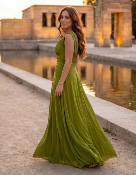 Vestido largo verde oliva con drapeado para invitada