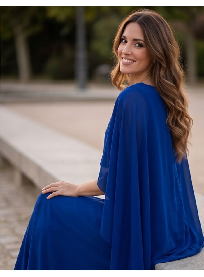 Capa de gasa azul klein para invitada