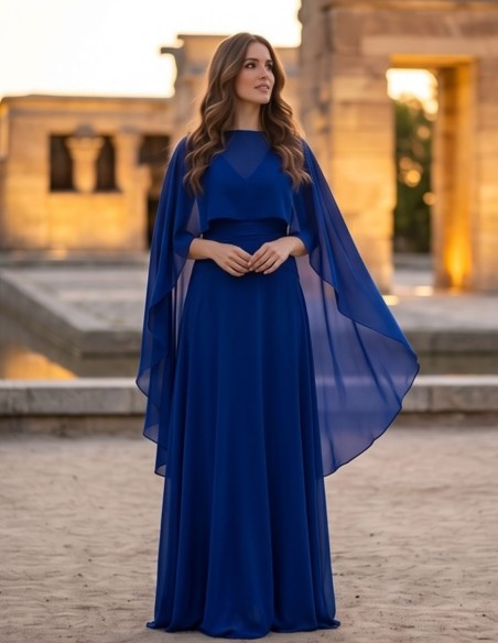 Capa de gasa azul klein para invitada