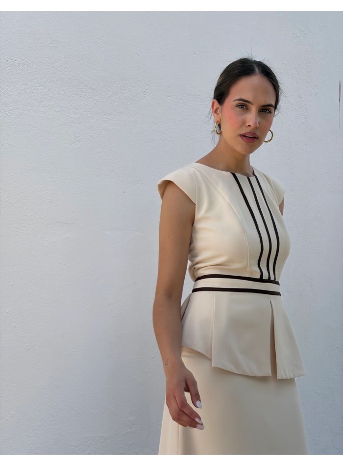 Midi guest dress with light fabric and ruffle...