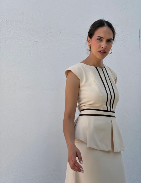 Robe d'invité midi en tissu léger et à volants