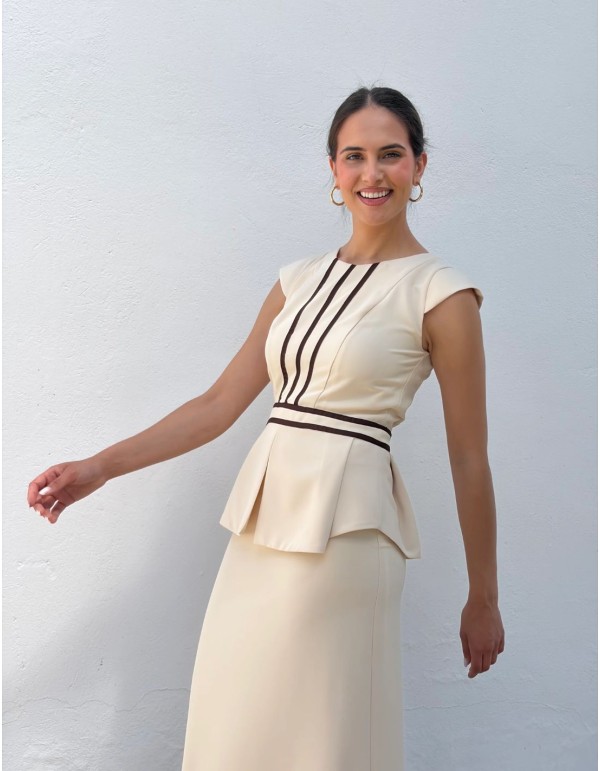 Midi guest dress with light fabric and ruffle detail