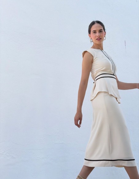Robe d'invité midi en tissu léger et à volants