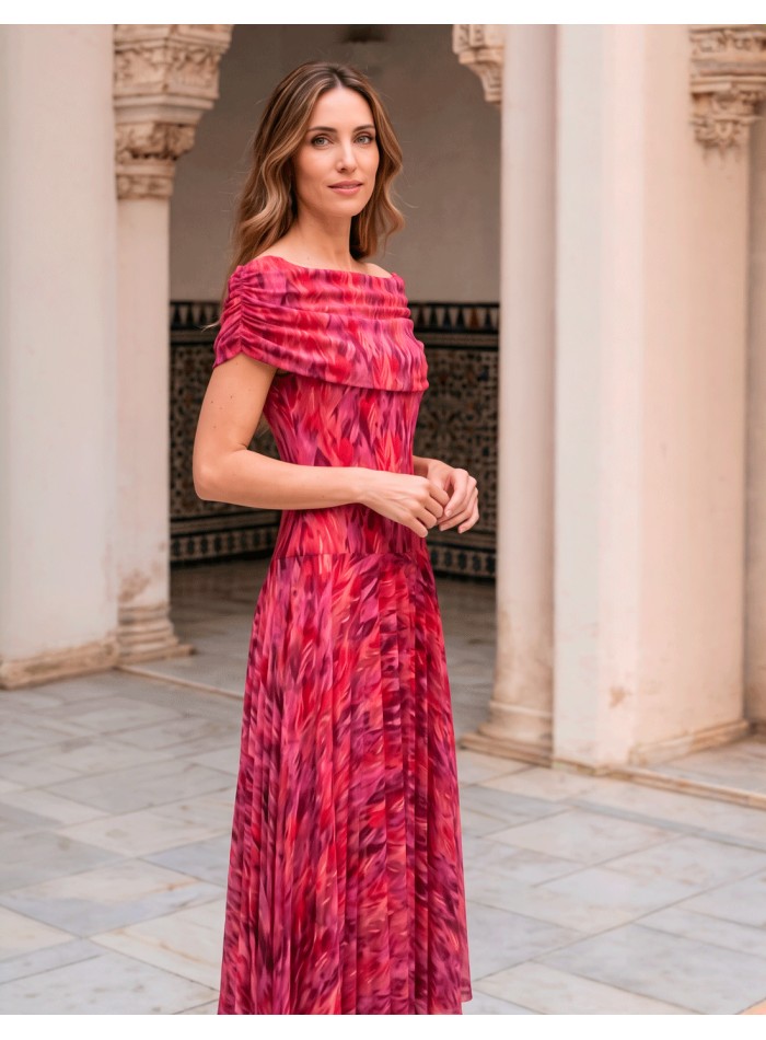 Vestido midi largo en tonos fresa con escote...