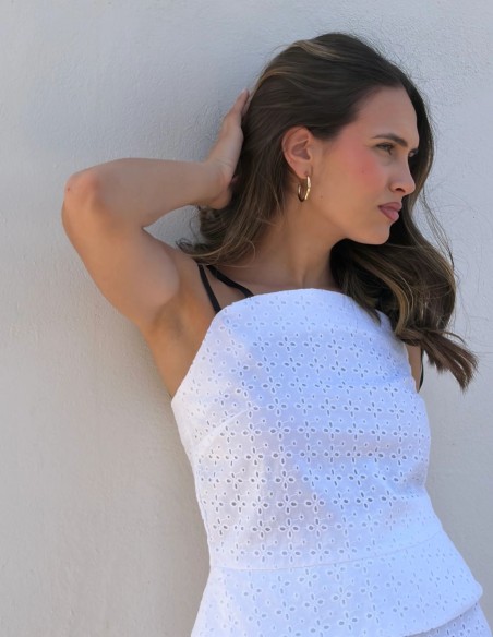 Conjunto blanco de dos piezas para invitada