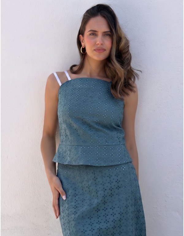 Jade blue set with swiss embroidery for guests