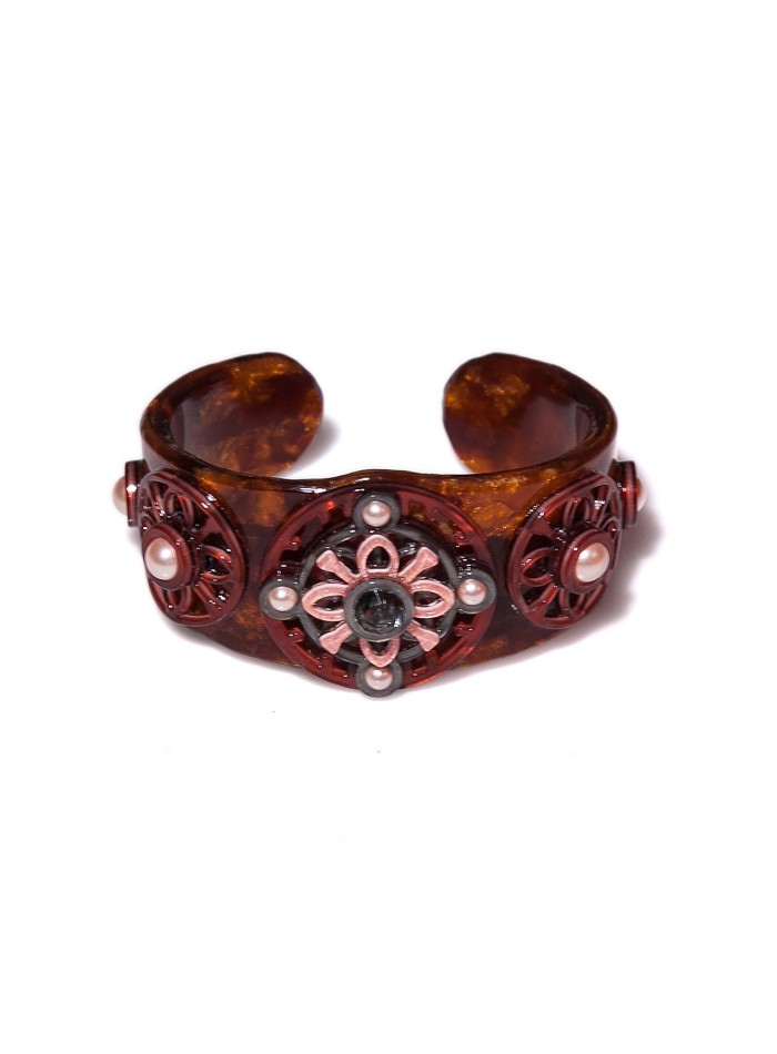 Bracelet marron avec détails en perles de verre...