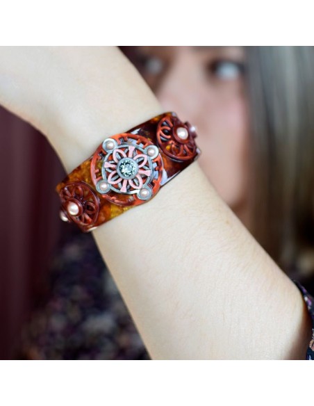 Bracelet marron avec détails en perles de verre effet perle