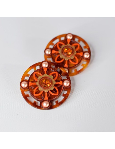 Circular earrings with crystal stones with pearlized effect