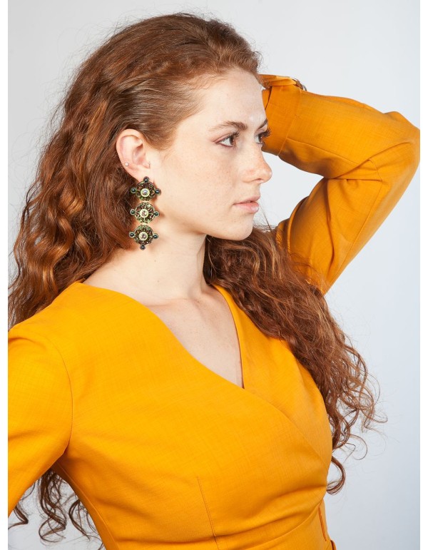 Long earrings with crystal pearls with pearlized effect