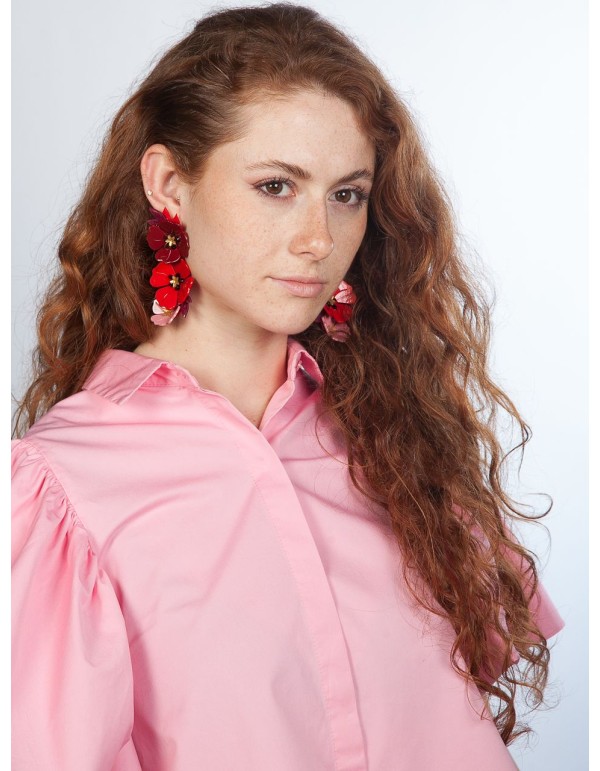 Pendientes largos de flores en color rojo