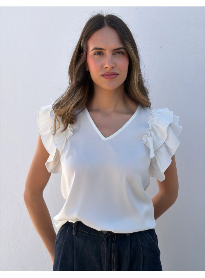 Blusa blanca con escote en pico y volantes en...