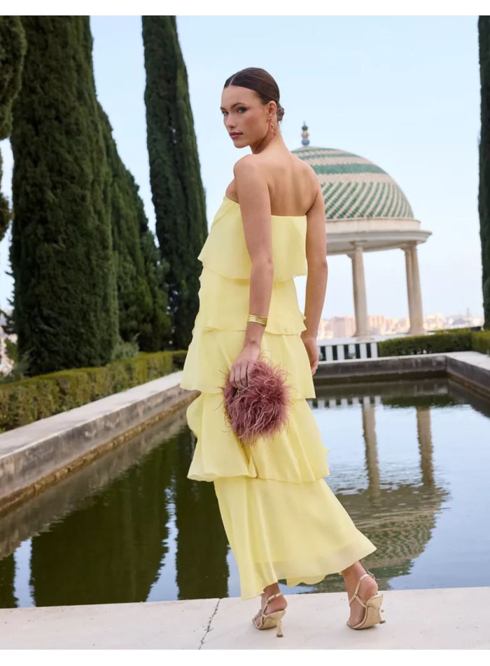 Vestido largo con escote palabra de honor y capas de gasa