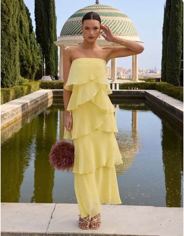 Robe longue avec encolure sans bretelles et couches de...
