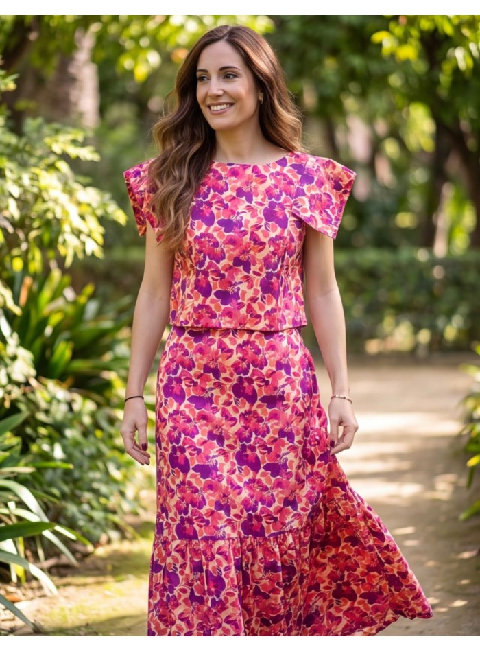 Ensemble dans les tons rose et violet avec top...