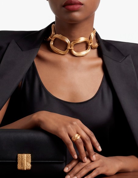 Large gold choker with links for guests