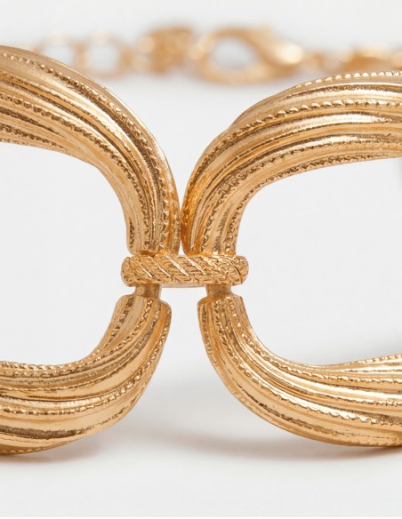 Large gold choker with links for guests
