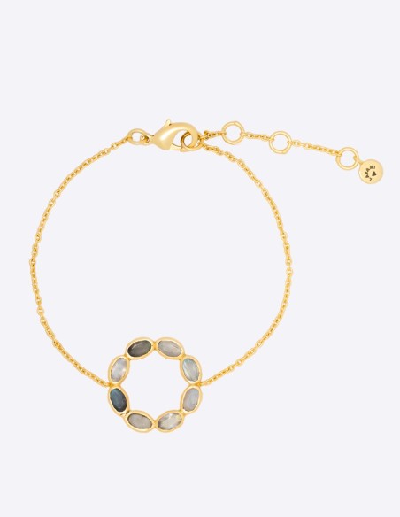 Pulsera dorada con círculo con piedras