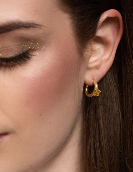 Boucles d'oreilles épaisses plaquées or avec zirconias jaunes