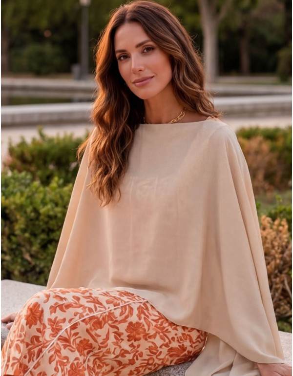 Capa de gasa beige para invitada