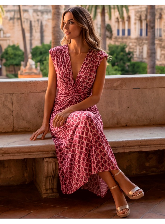 Robe midi imprimée rose avec décolleté en V et fronces sur le devant