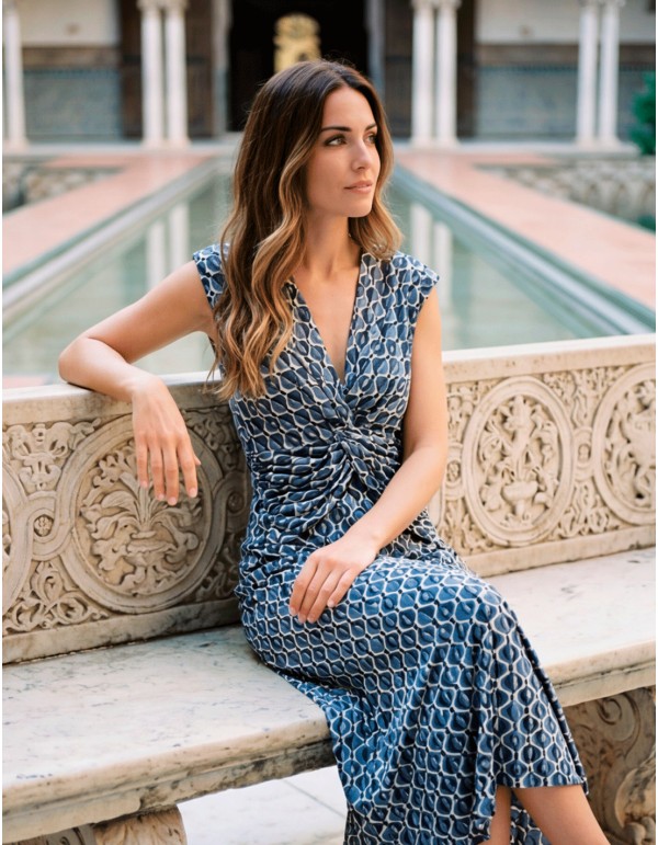 Robe midi imprimée bleue avec décolleté en V et fronces sur le devant