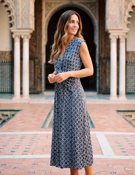 Robe midi imprimée bleue avec décolleté en V et fronces sur le devant