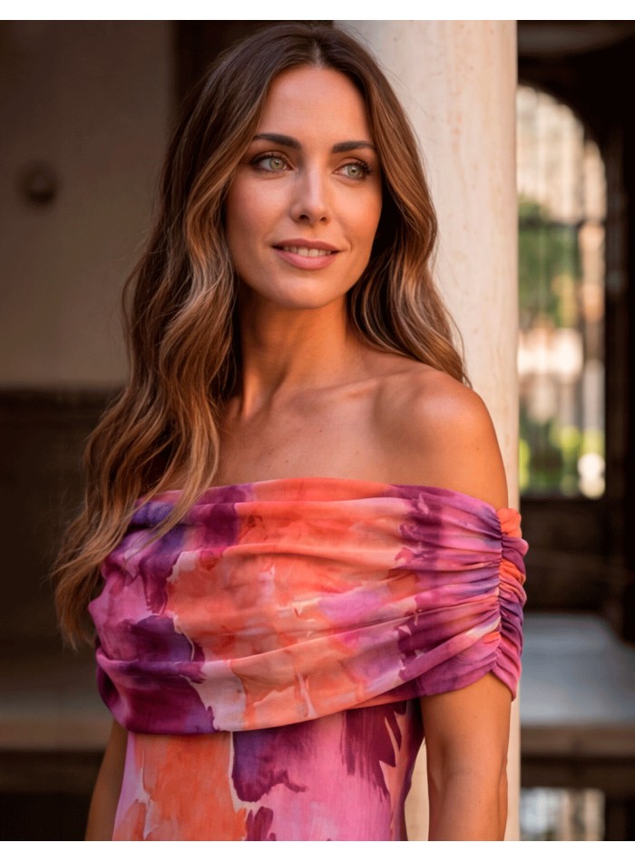 Vestido midi estampado vibrante para invitadas que quieren destacar