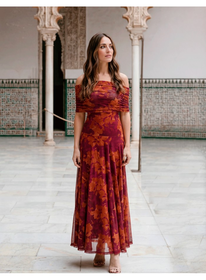 Terracotta midi dress: the trend color for elegant guests