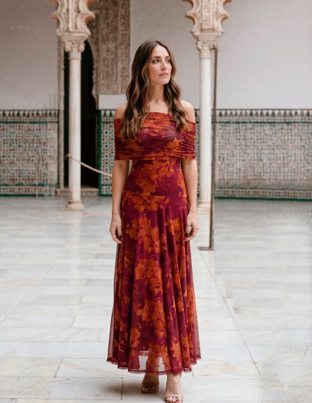 Robe midi en terracotta : la couleur tendance pour les invités élégants