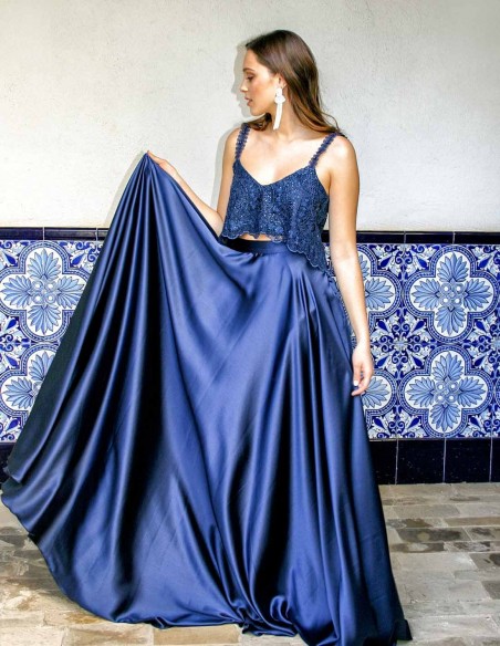 Satin long skirt with a fitted hemline