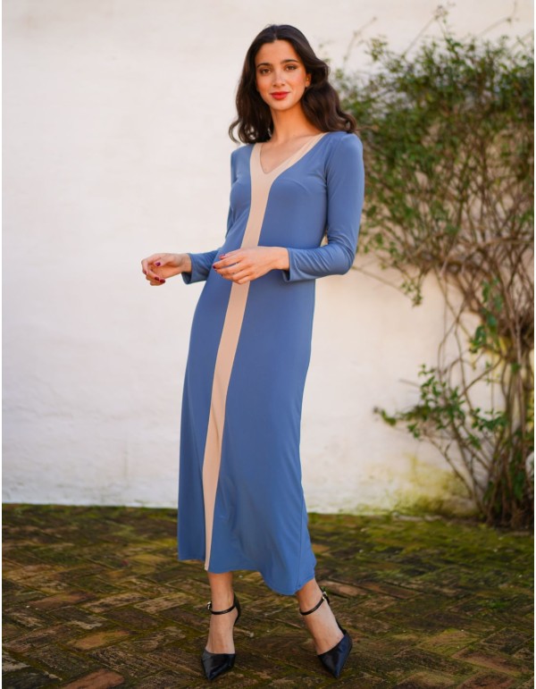 Robe midi bleue avec détails blancs et décolleté en V...