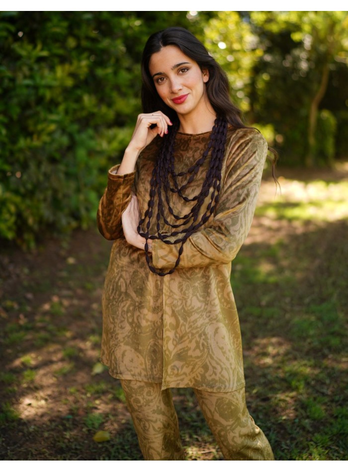 Conjunto de blusa y pantalón de terciopelo estampado