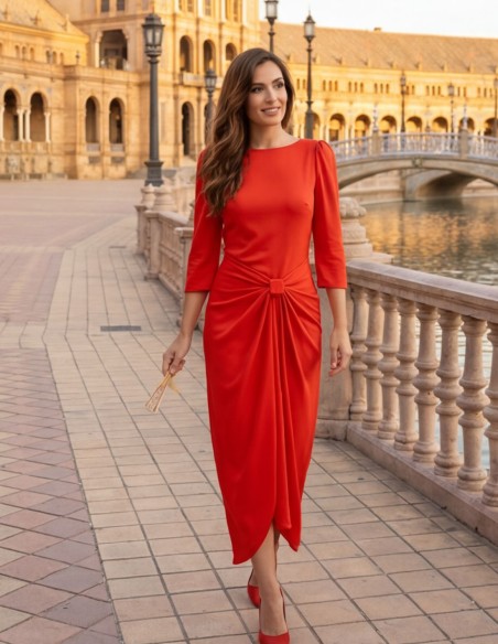 Vestido midi rojo con detalle de nudo para invitada
