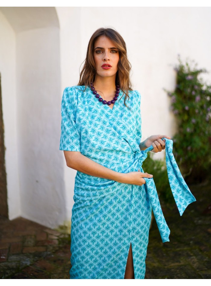 Vestido midi estampado de manga corta con detalle de nudo lateral