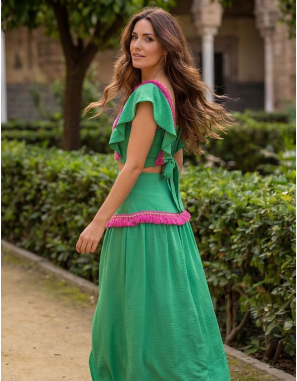 Conjunto de dos piezas verde con detalles rosas y falda...