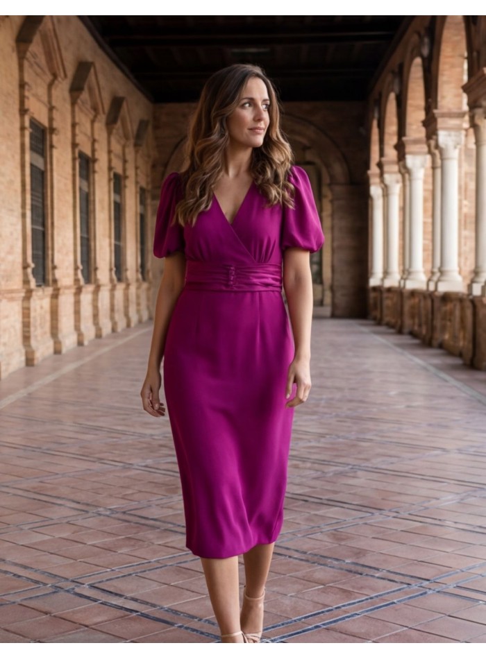 Vestido midi para invitada con mangas...