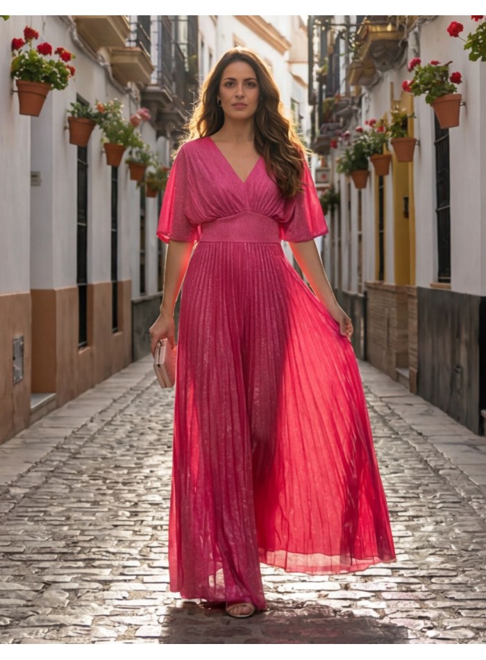 Vestido largo fucsia de tejido brillante con...