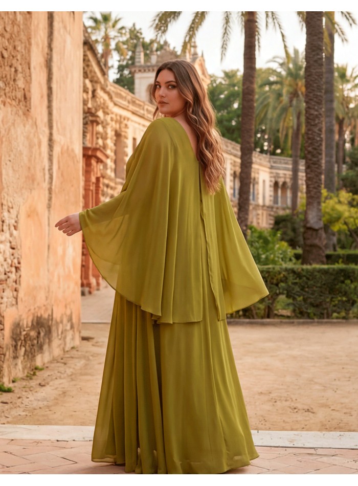 Oversize olive dress with cape sleeves: sophisticated elegance for guests