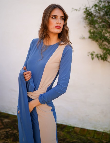 Vestido midi bicolor con manga larga y detalle nudo en azul y beige