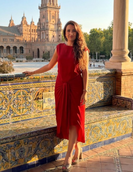Robe midi rouge avec nœud à la taille