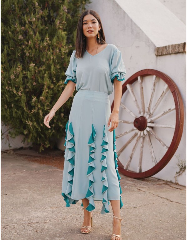 Conjunto para invitada con top y falda midi de volantes