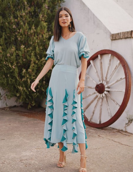 Conjunto para invitada con top y falda midi de volantes